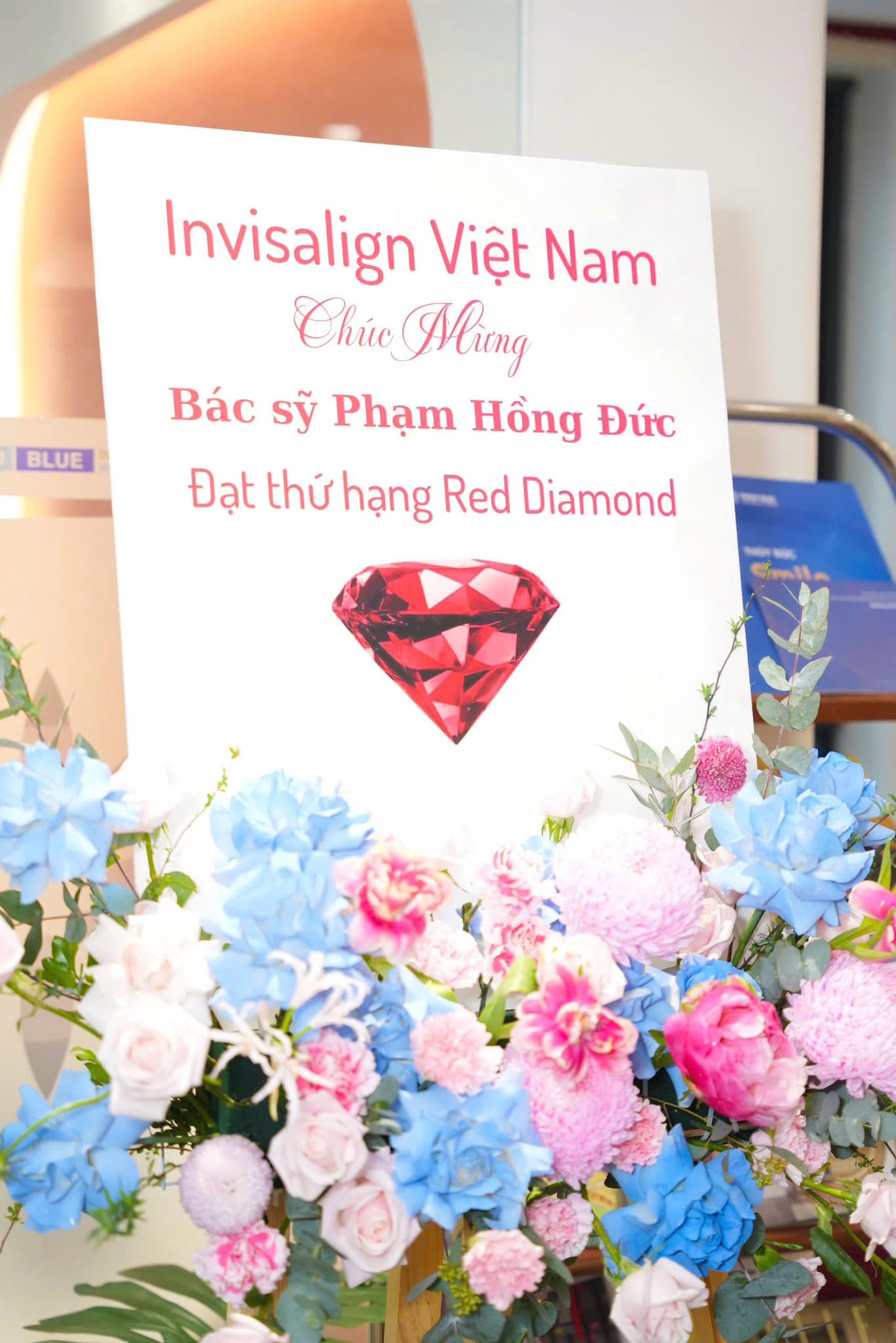 THUY DUC DENTAL CLINIC IS HONORED TO WELCOME THE INVISALIGN VIETNAM DELEGATION TO CONGRATULATE DR. PHAM HONG DUC ON ACHIEVEMENT OF RED DIAMOND RANK 3